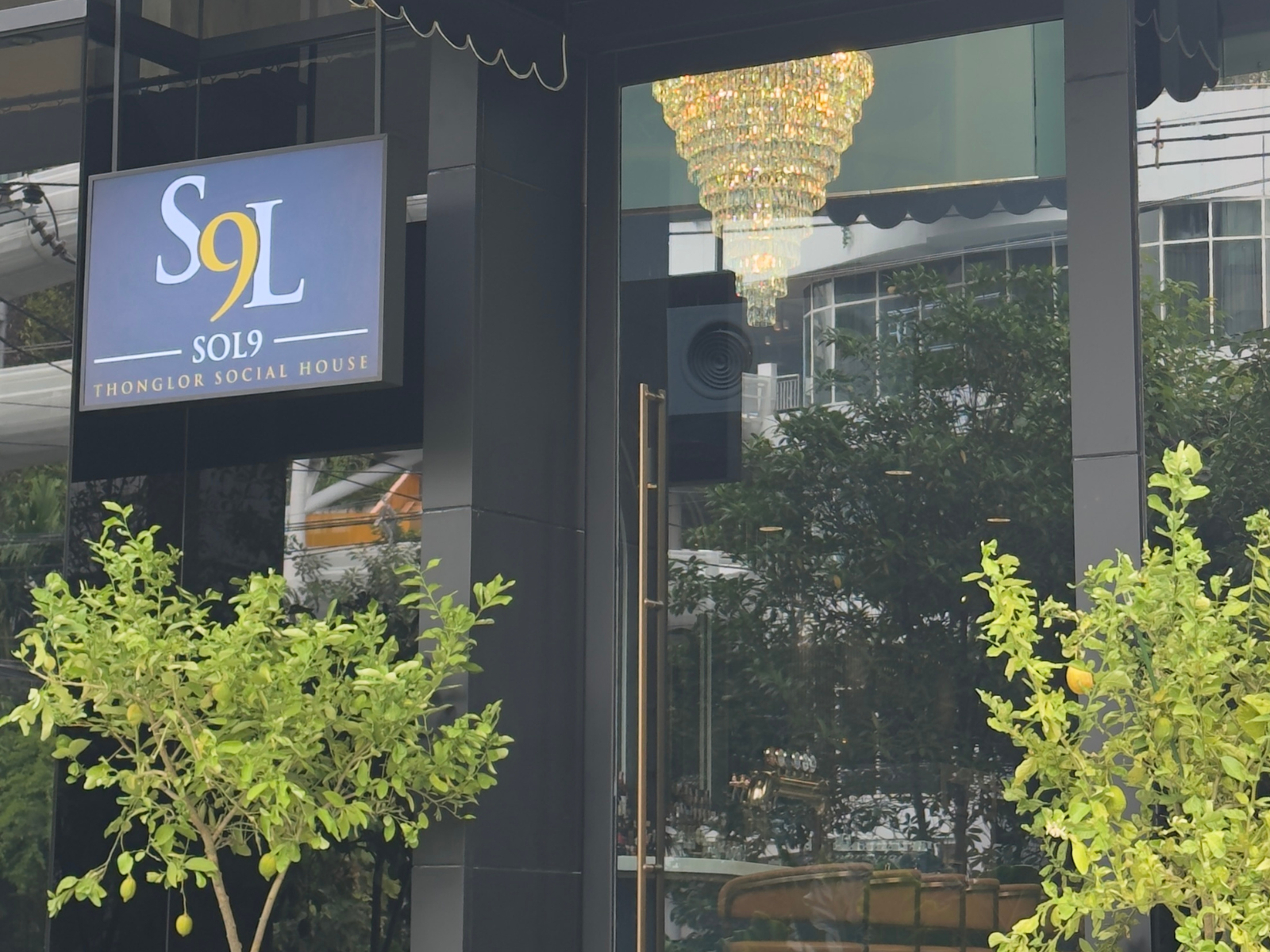 ออกแบบและติดตั้งระบบ Network, Wi-Fi 6 และกล้องวงจรปิด สำหรับร้านอาหาร SOL9 ทองหล่อ